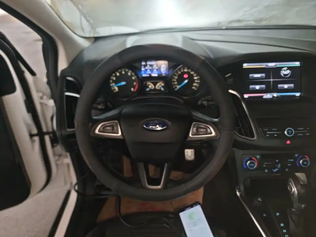 Ford Focus 2016 — фото 11