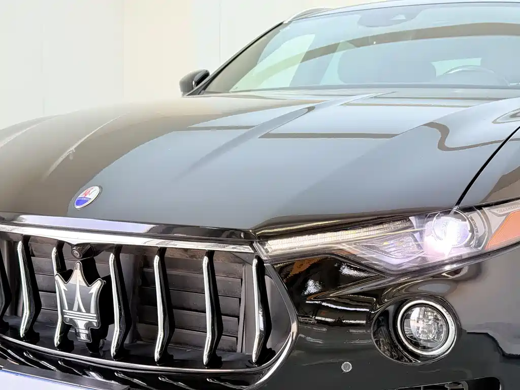 Maserati Levante 2017 — фото 11