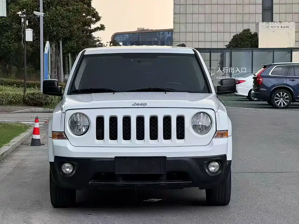 Jeep Patriot 2014 — фото 2