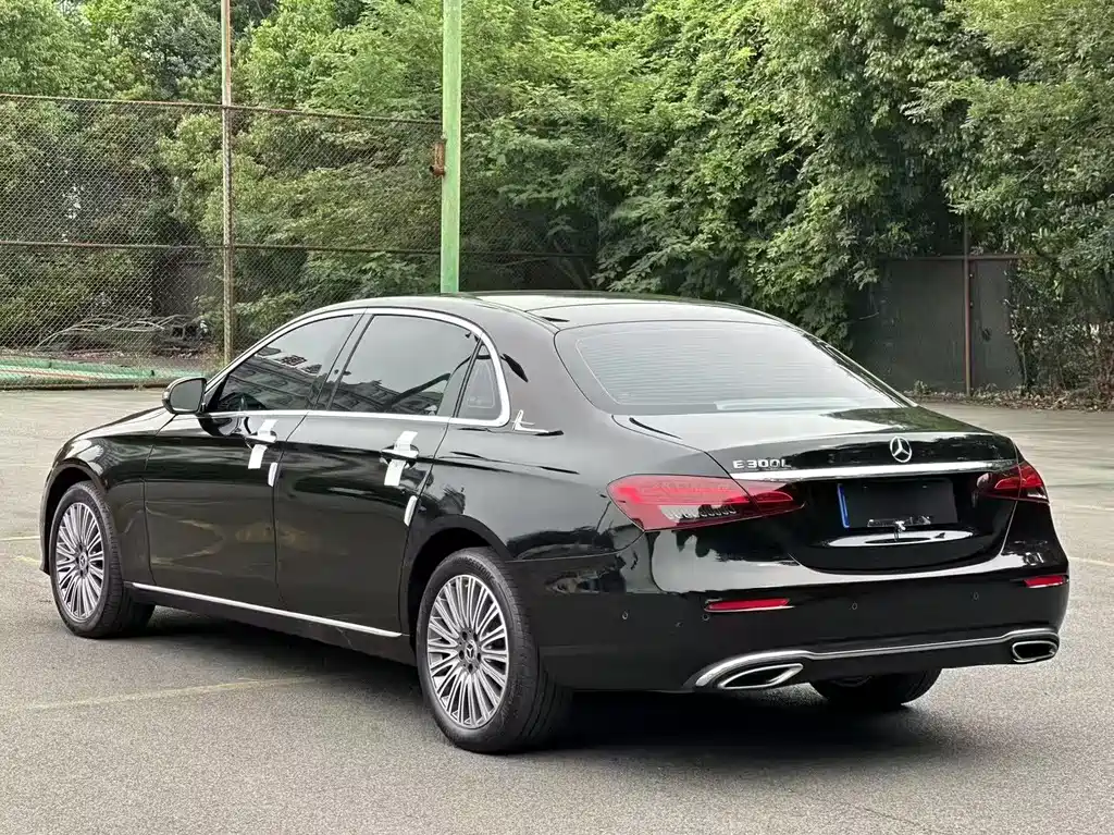 Mercedes-Benz E-Class 2023 — фото 18