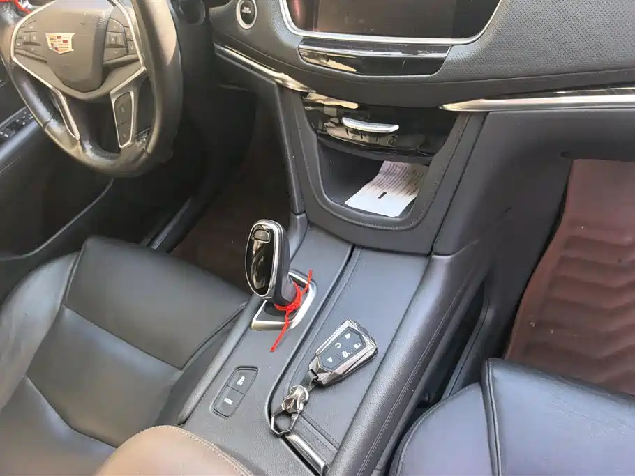 Cadillac XT5 2017 — фото 16