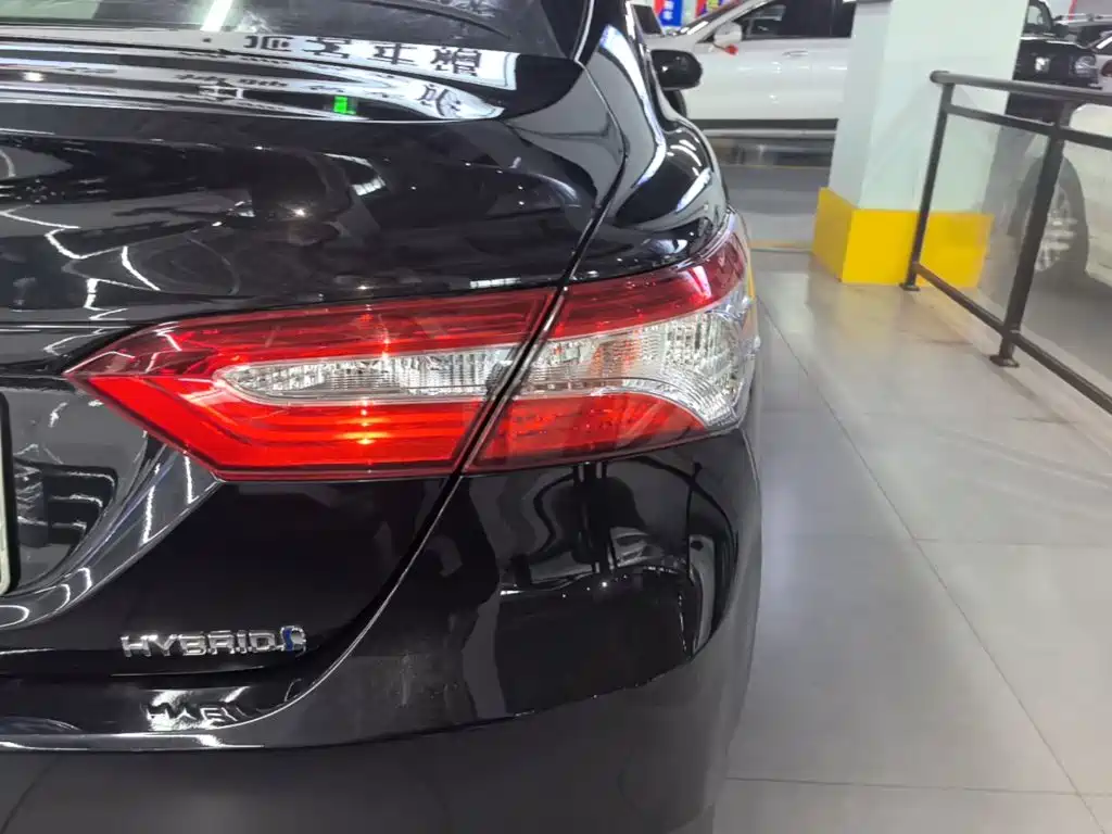 Toyota Camry 2022 — фото 8