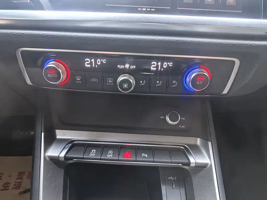 Audi Q3 2022 — фото 17