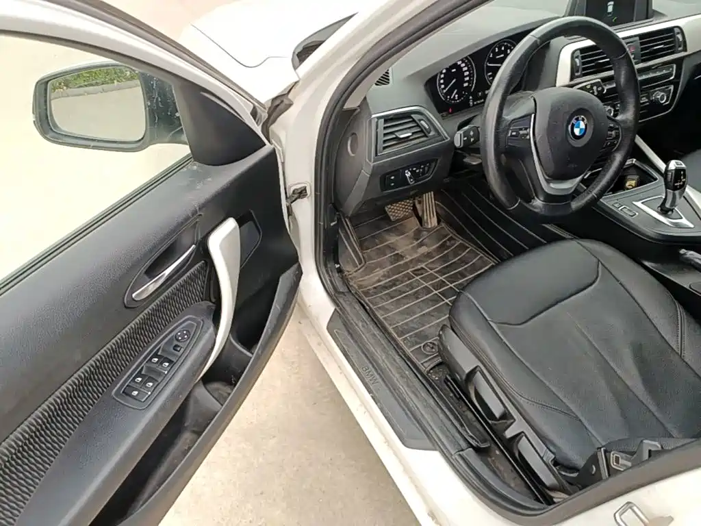 BMW 1 Series 2019 — фото 16
