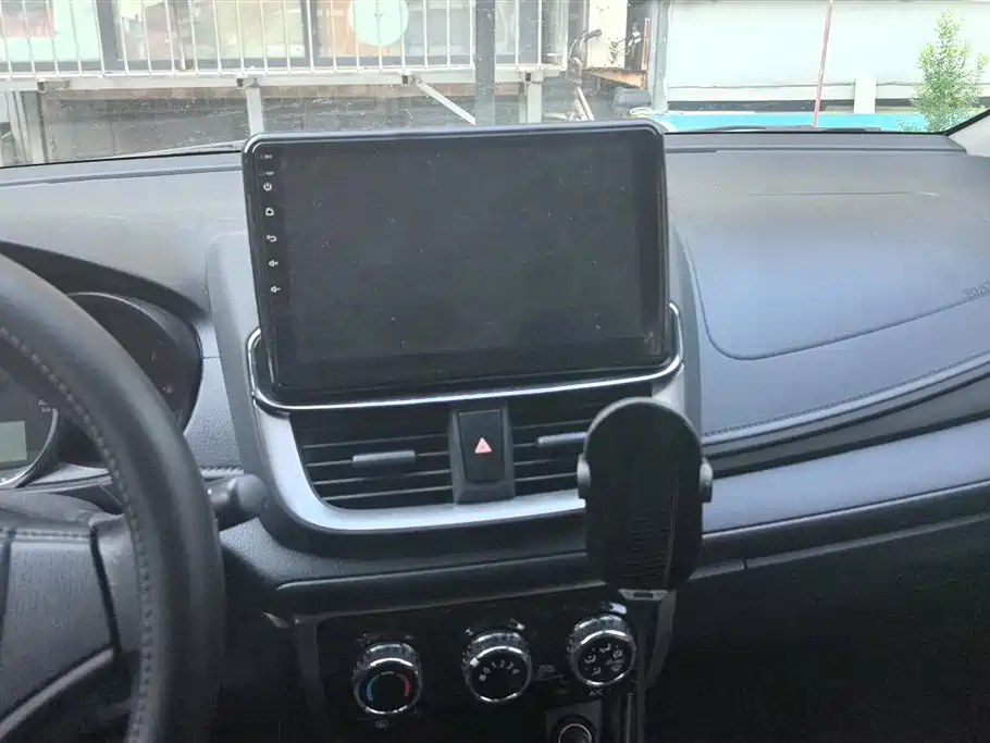 Toyota Yaris L 2021 — фото 13