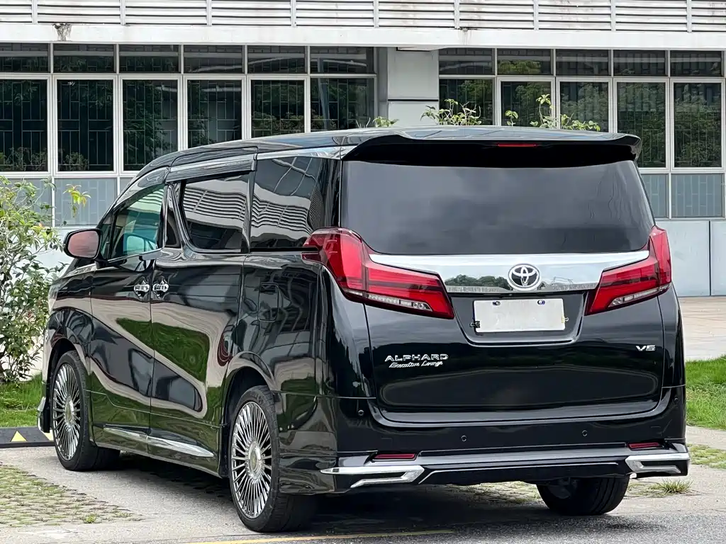 Toyota Alphard 2017 — фото 6