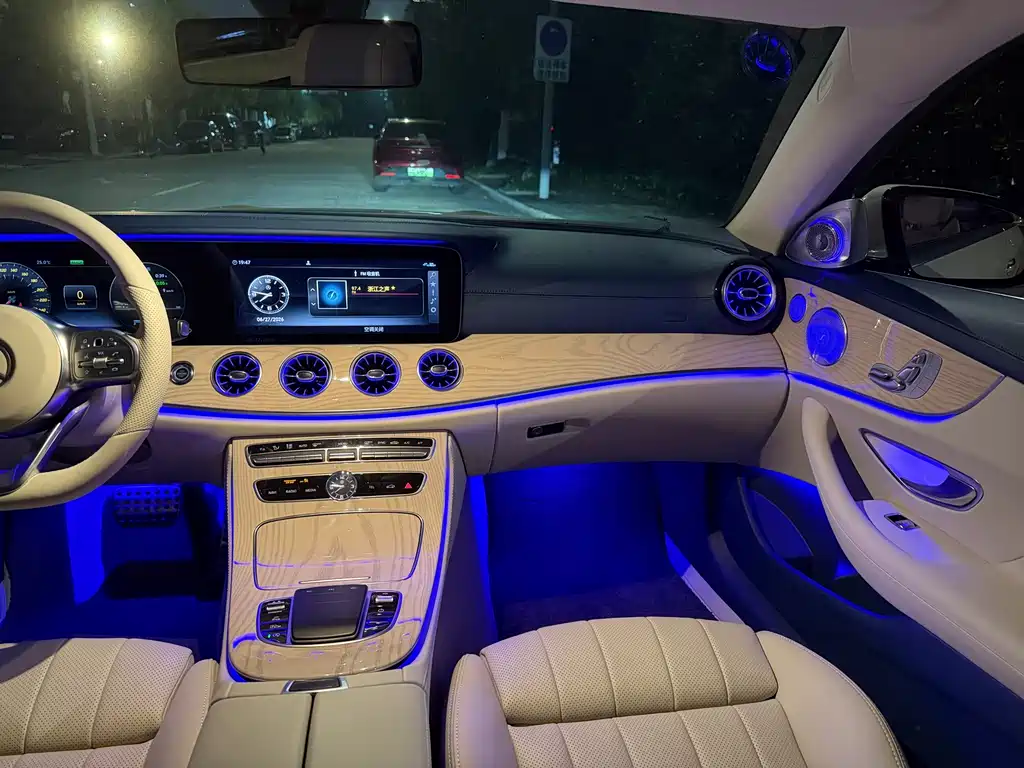 Mercedes-Benz E-Class 2019 — фото 13