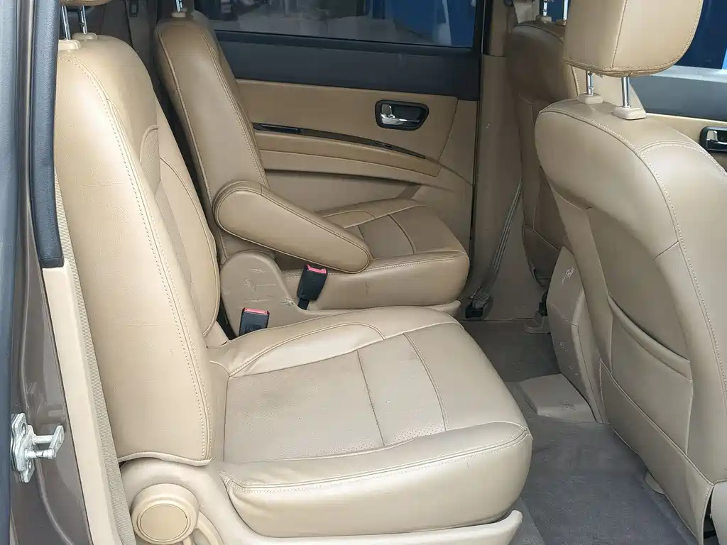 Wuling Hongguang 2014 — фото 10