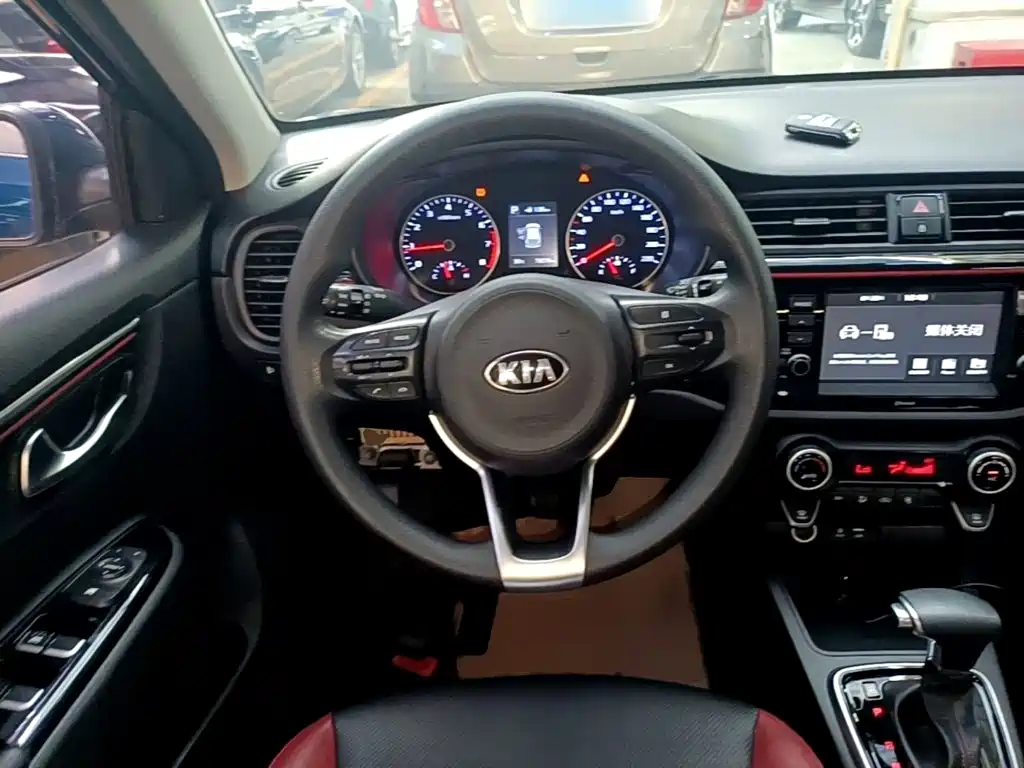 Kia KX Cross 2018 — фото 11