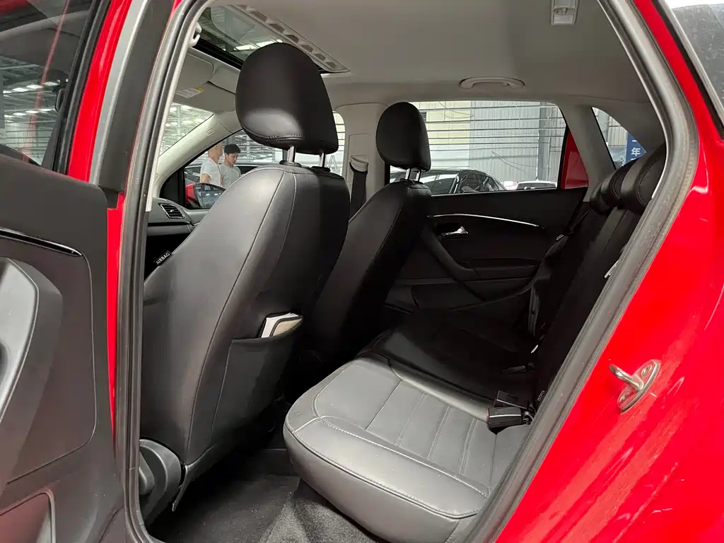 Volkswagen Polo 2015 — фото 10