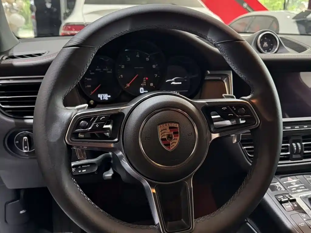 Porsche Macan 2019 — фото 9