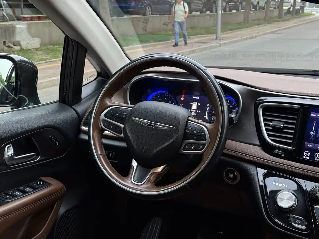 Chrysler Grand Voyager 2018 — фото 9