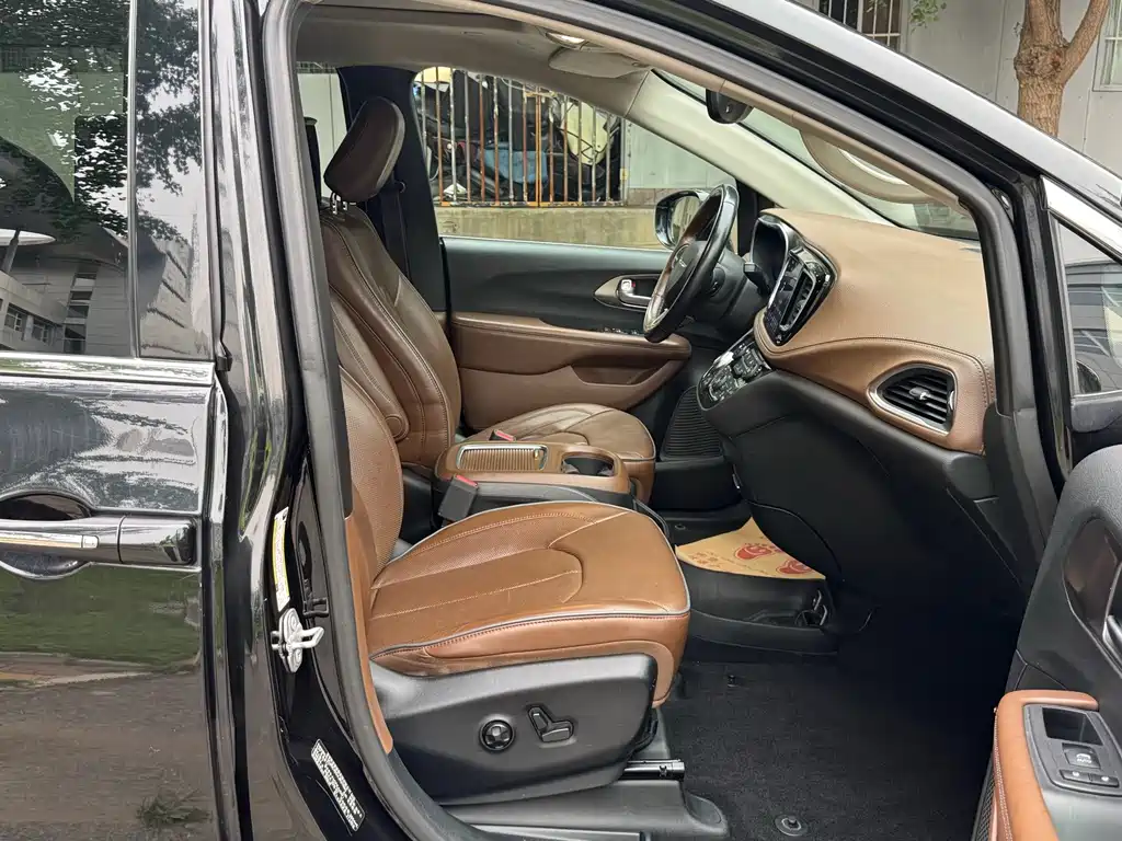 Chrysler Grand Voyager 2018 — фото 18