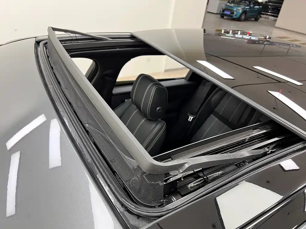 Land Rover Range Rover Velar 2018 — фото 38