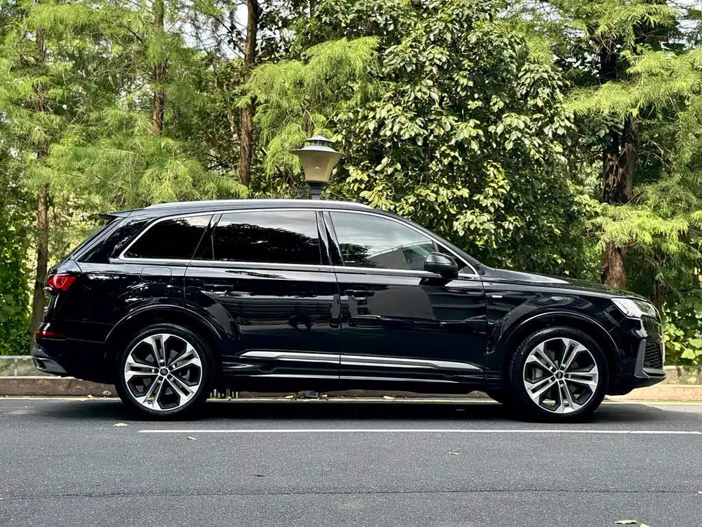 Audi Q7 2020 — фото 9