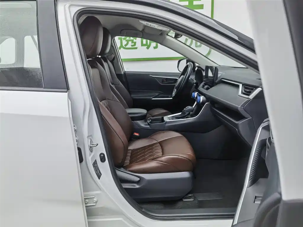 Toyota Wildlander 2023 — фото 23