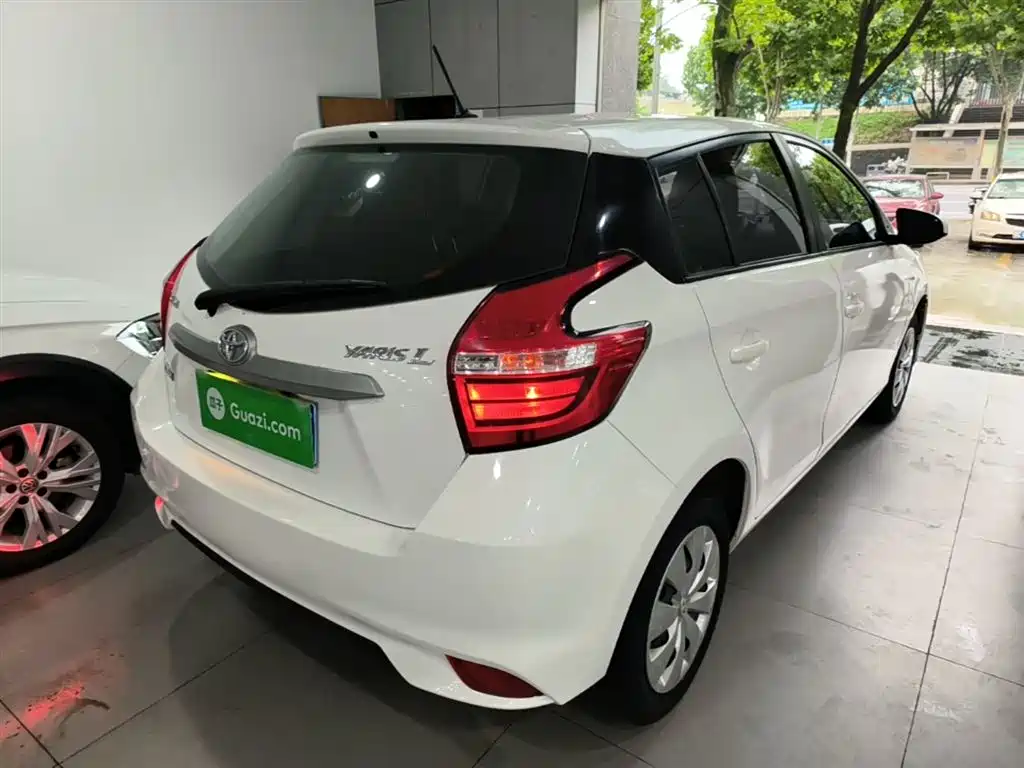 Toyota Yaris L 2017 — фото 7