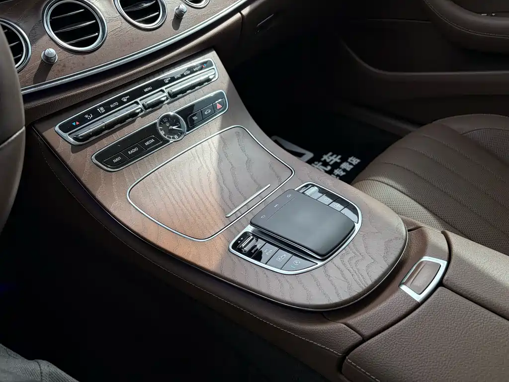 Mercedes-Benz E-Class 2020 — фото 12