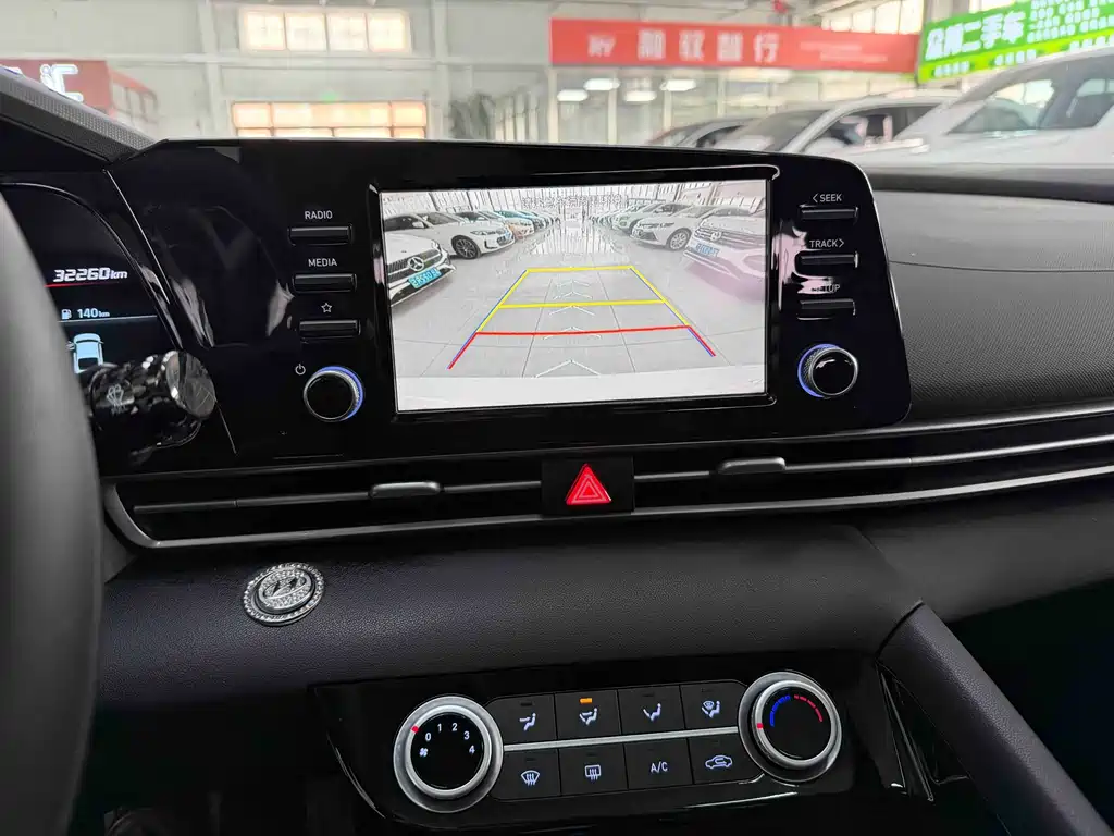 Hyundai Elantra 2023 — фото 13
