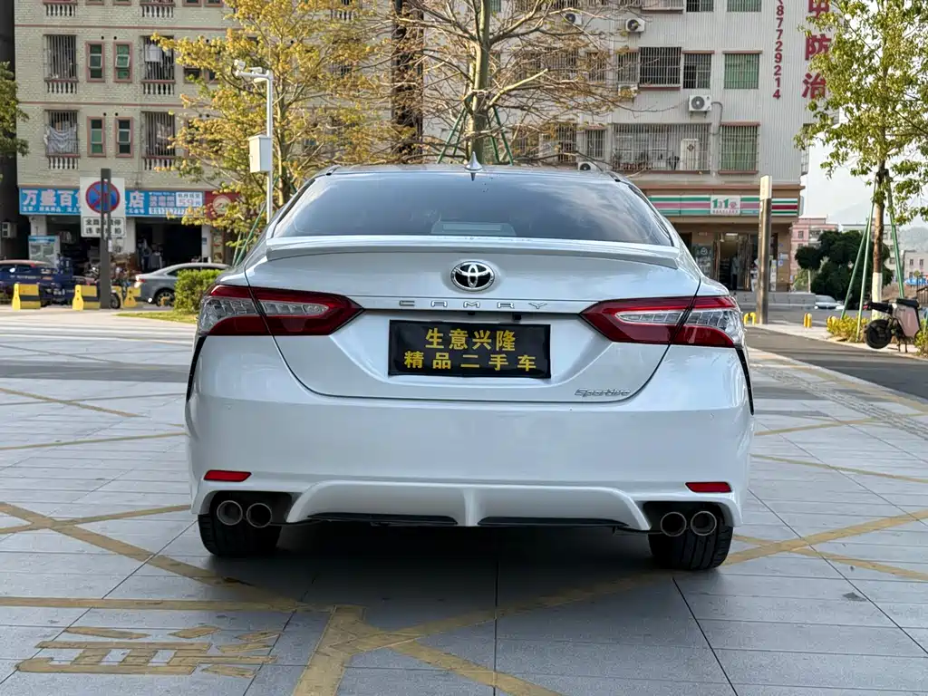 Toyota Camry 2021 — фото 24