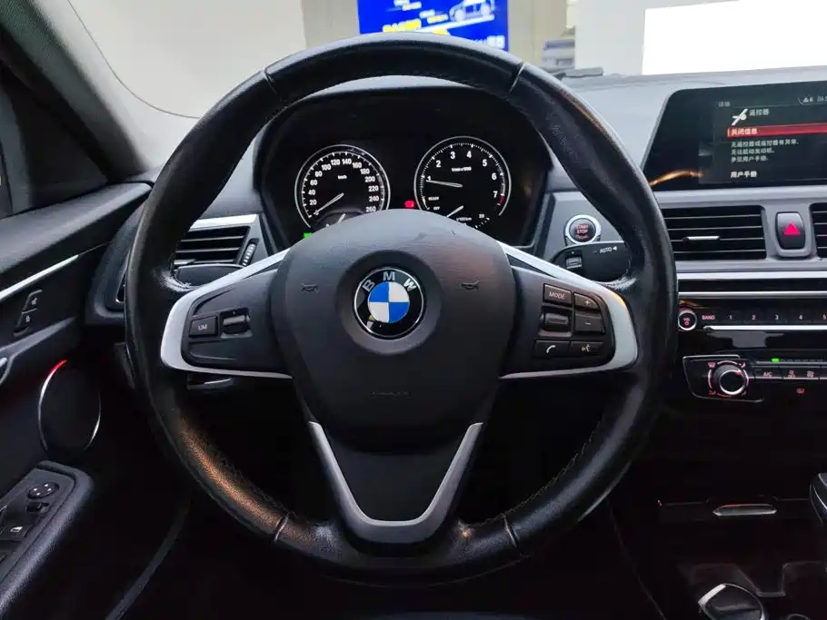BMW 1 Series 2017 — фото 15