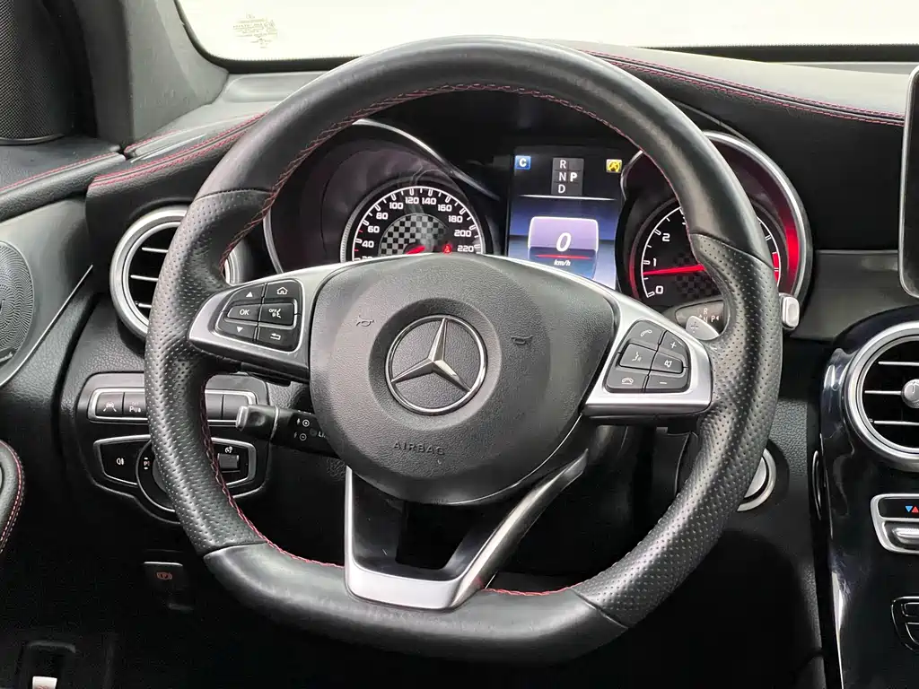 Mercedes-Benz GLC AMG 2019 — фото 30