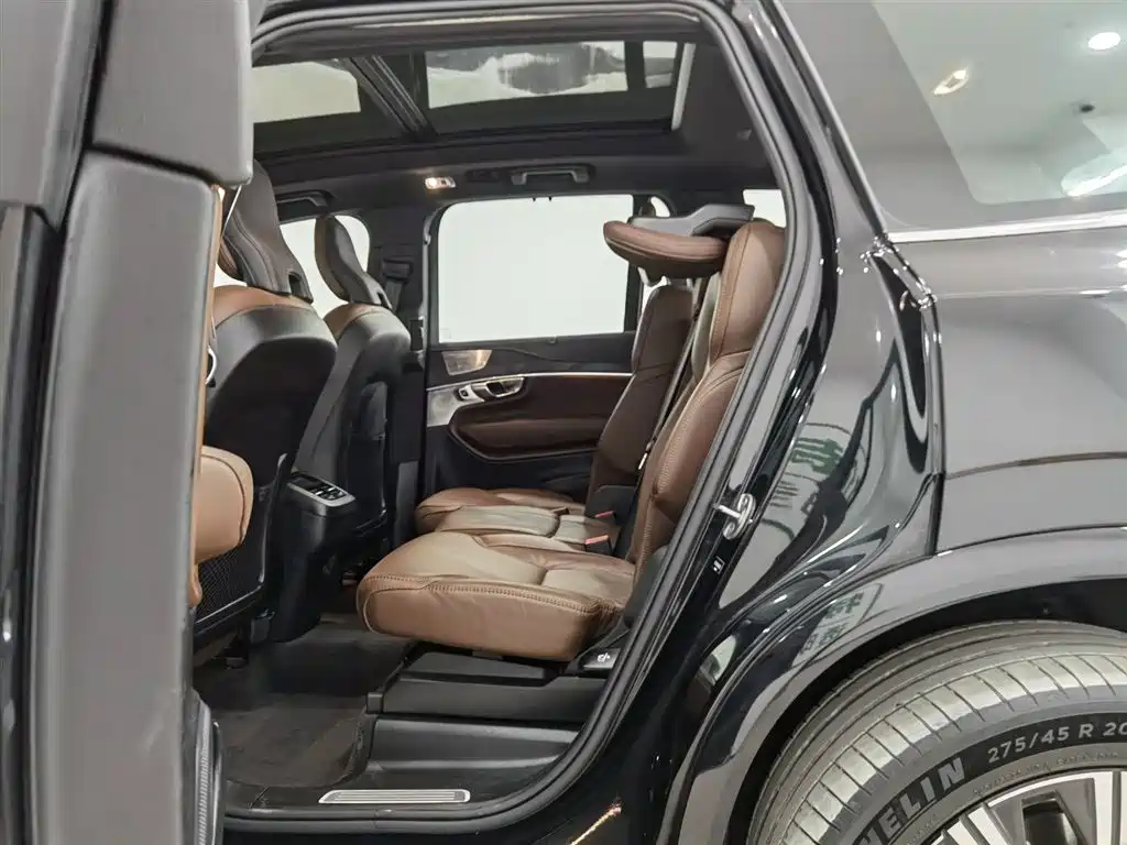 Volvo XC90 2022 — фото 15