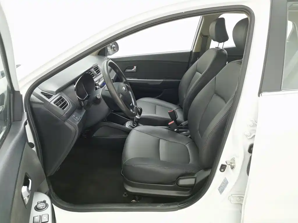 Kia K2 2015 — фото 10