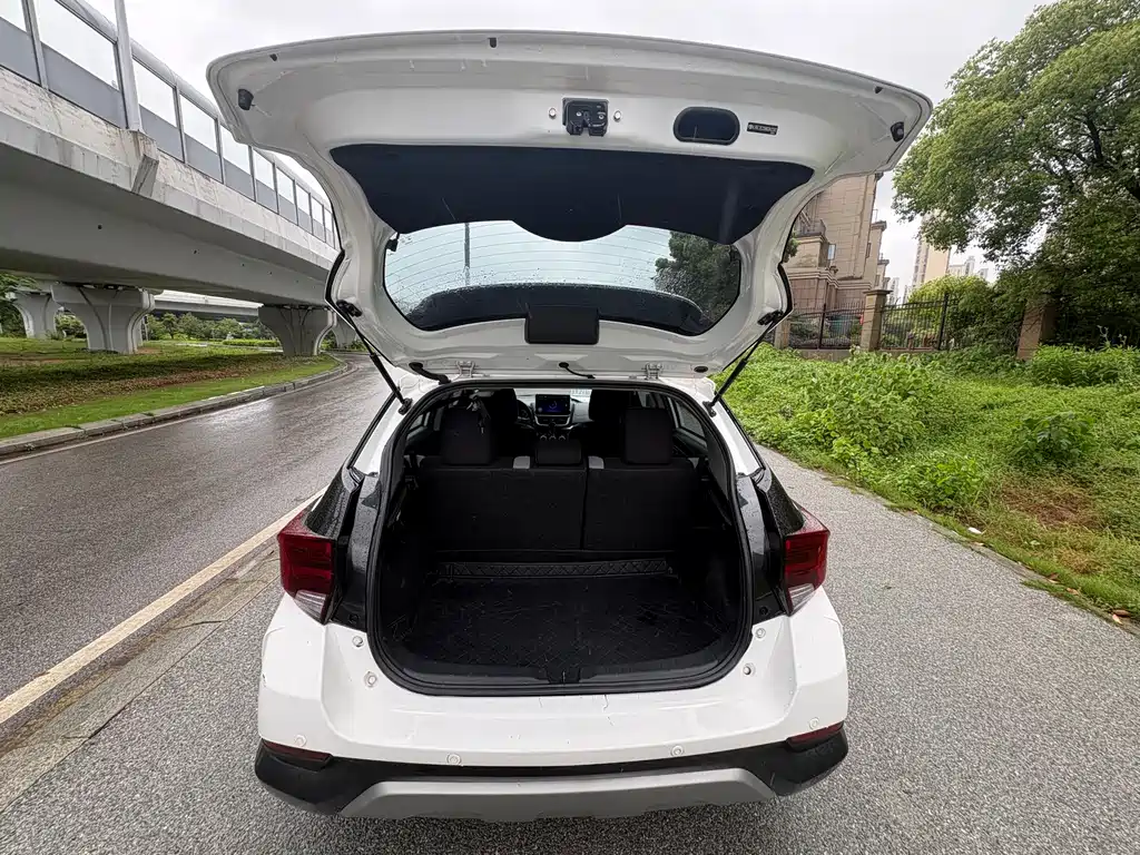 Toyota Yaris L 2022 — фото 17