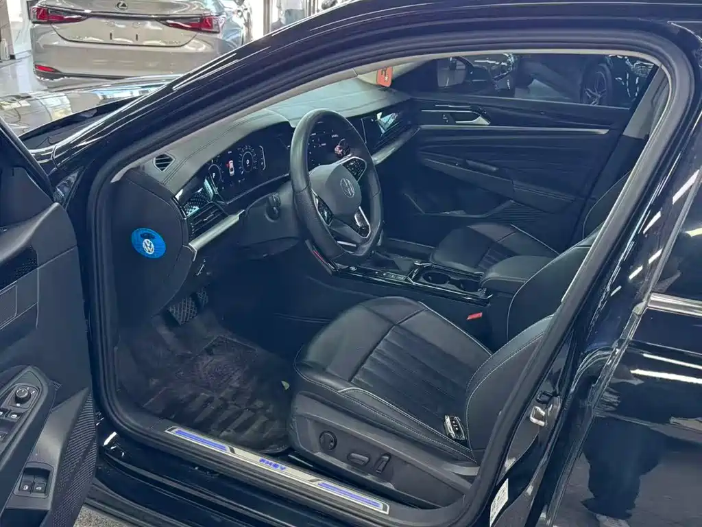 Volkswagen Passat New Energy 2023 — фото 4