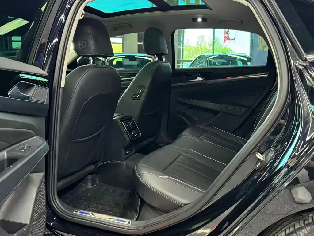 Volkswagen Passat New Energy 2023 — фото 5
