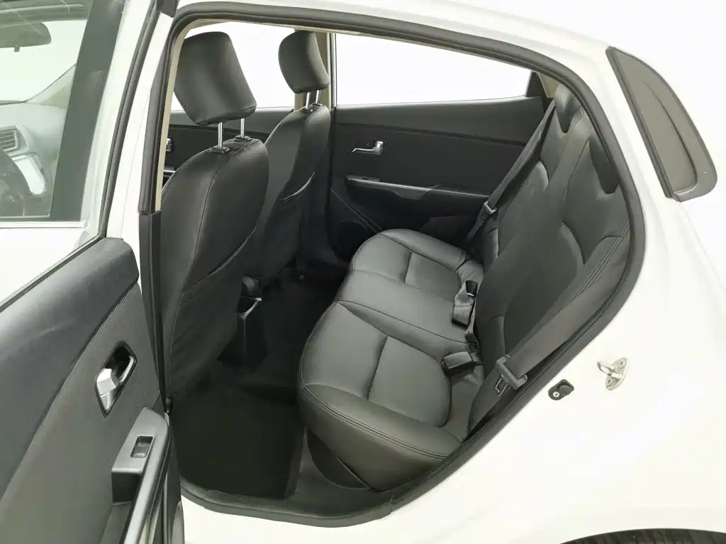 Kia K2 2015 — фото 15