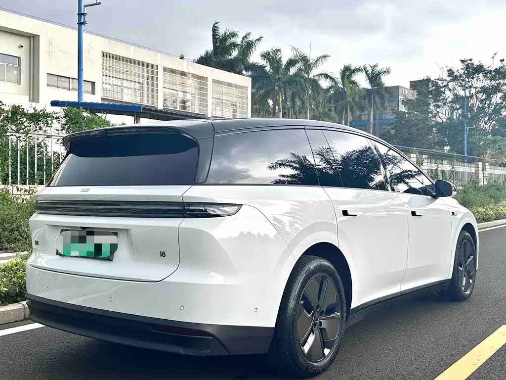 Li Auto i8 2025 — фото 8