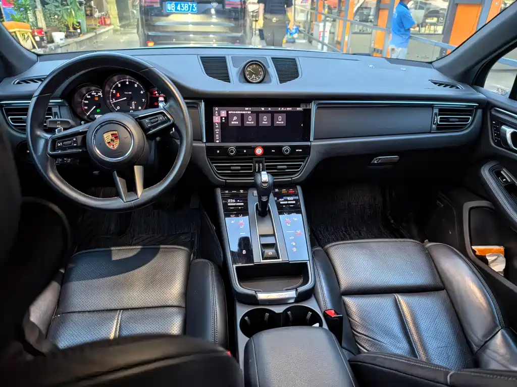 Porsche Macan 2023 — фото 4