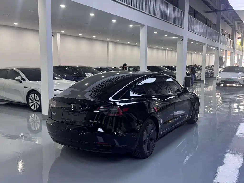 Tesla Model 3 2022 — фото 15