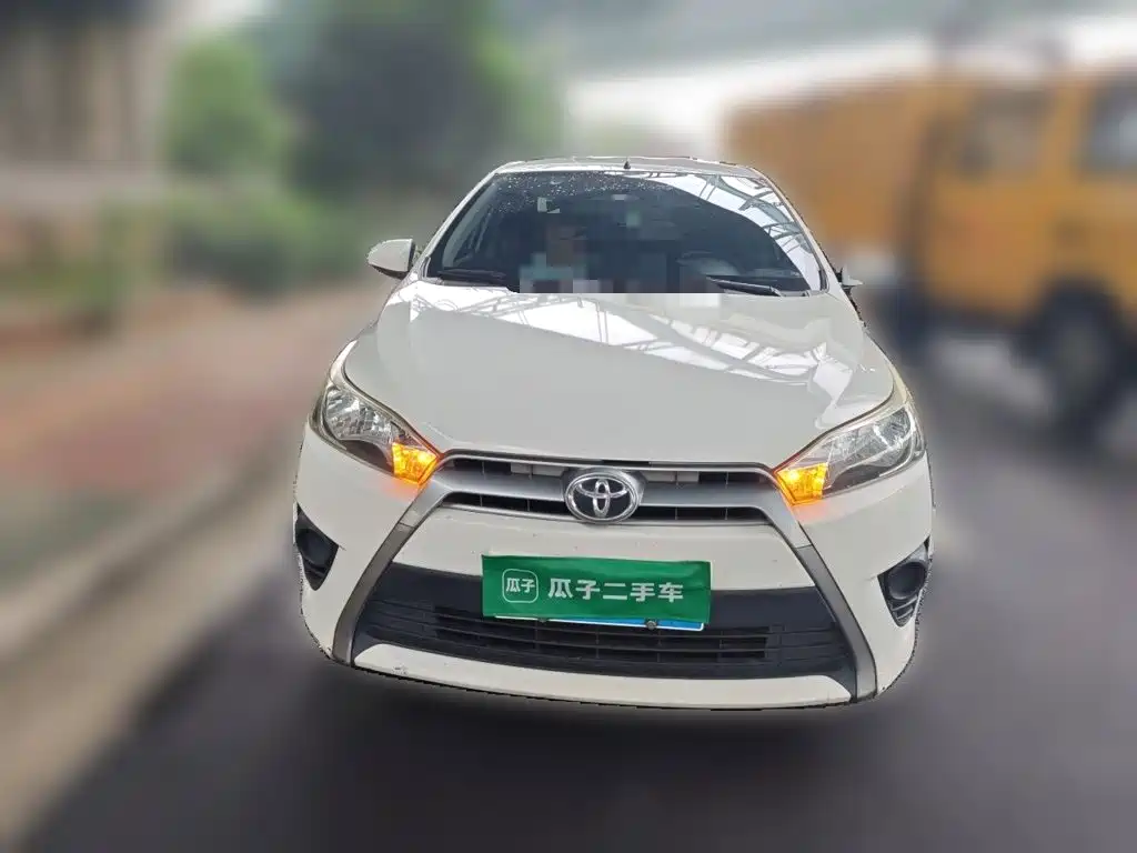 Toyota Yaris L 2015 — фото 24