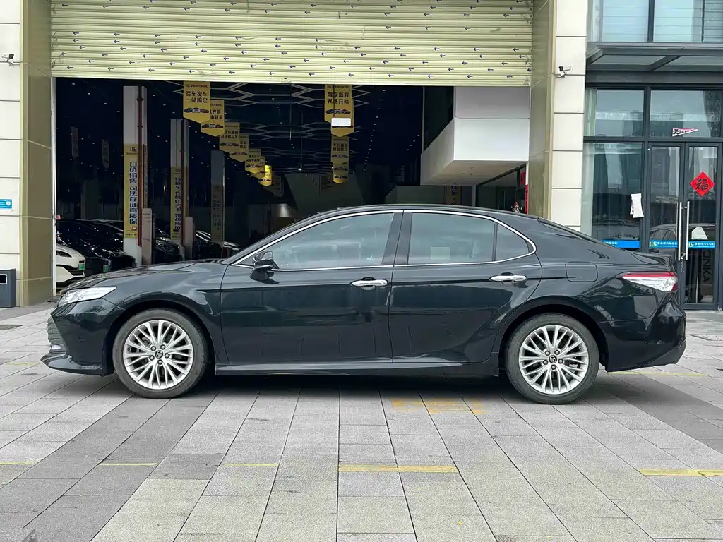 Toyota Camry 2020 — фото 3