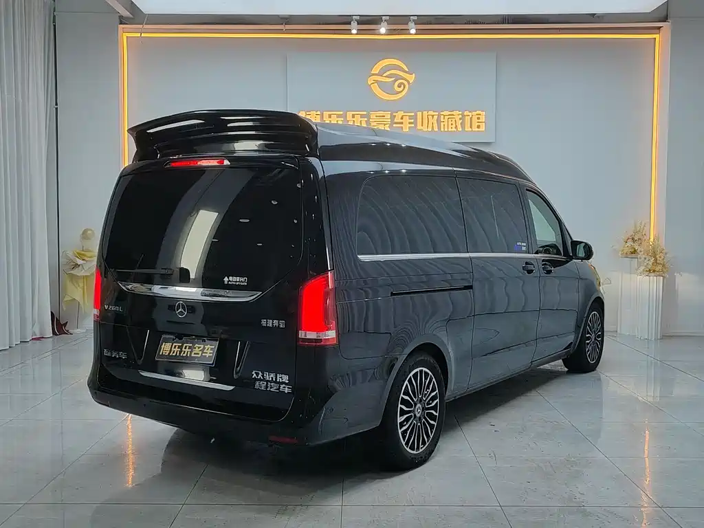 Mercedes-Benz V-Class 2024 — фото 20