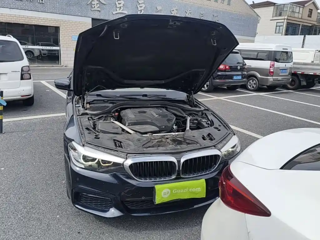 BMW 5 Series 2018 — фото 20