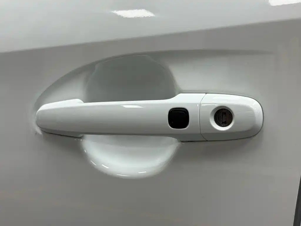 Toyota Yaris L 2023 — фото 16