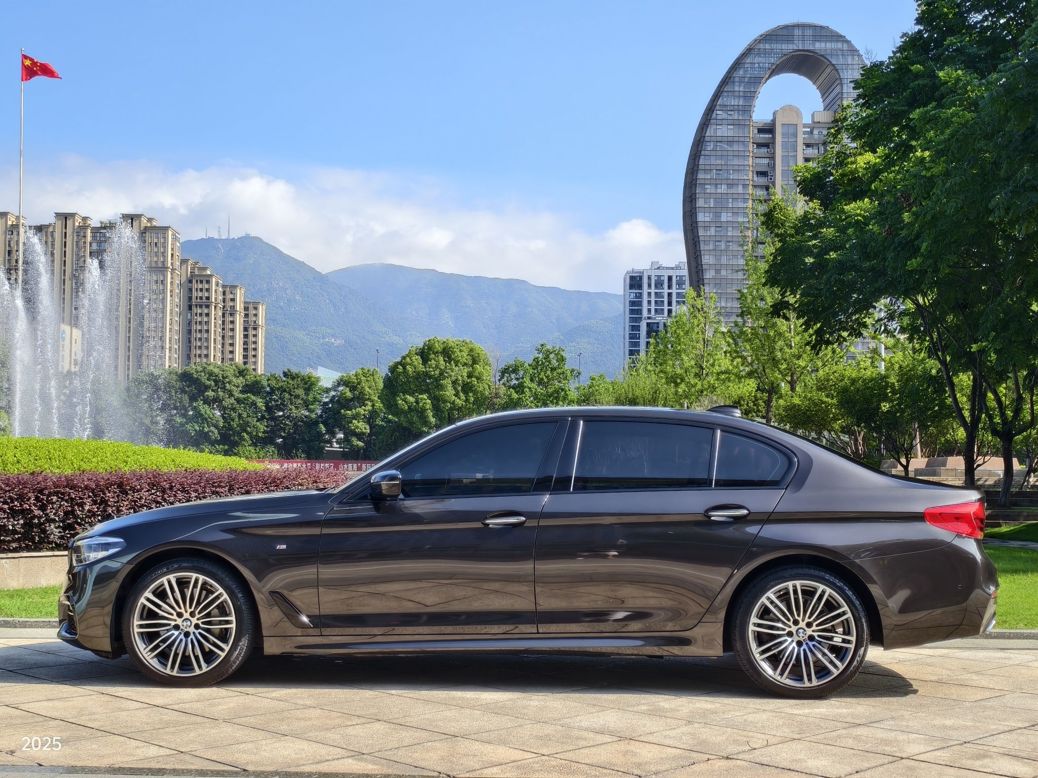 BMW 5 Series 2018 — фото 3
