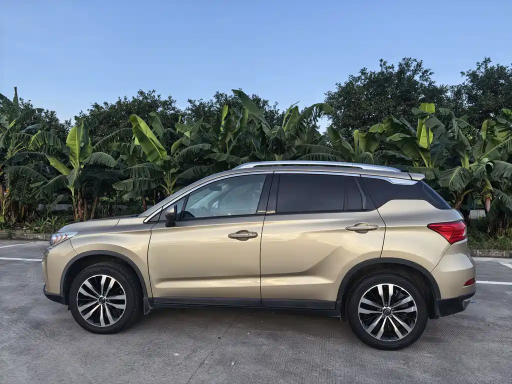 GAC Motor Trumpchi GS4 2015 — фото 8