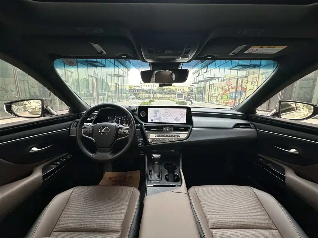 Lexus ES 2023