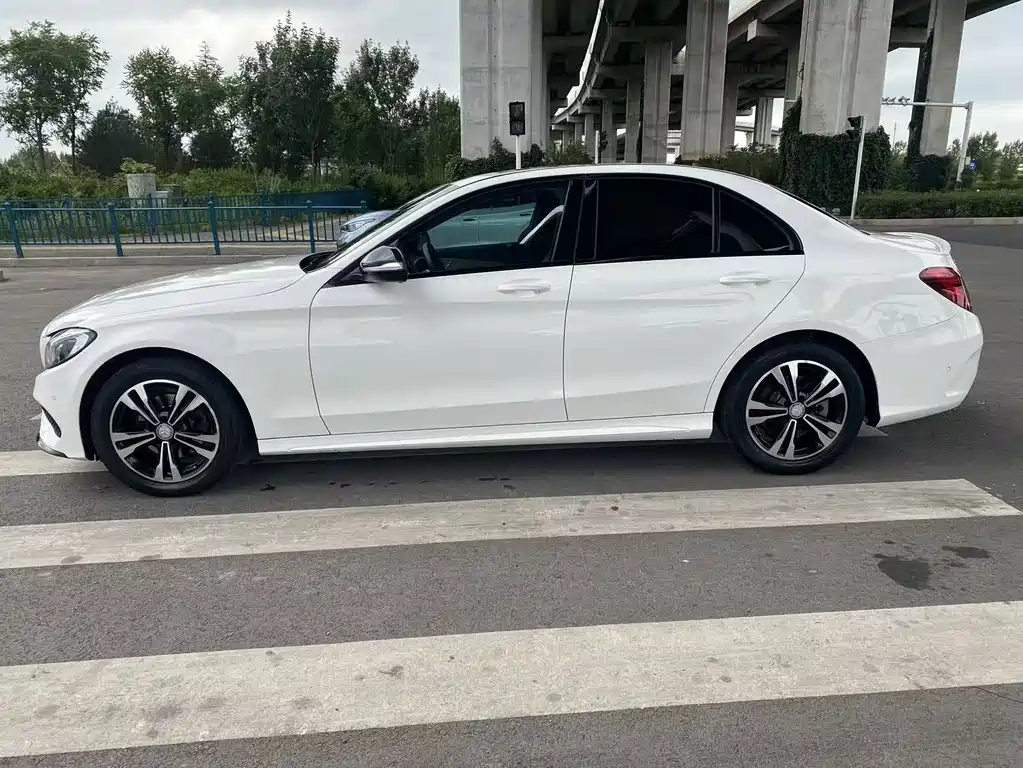Mercedes-Benz C-Class 2017 — фото 11