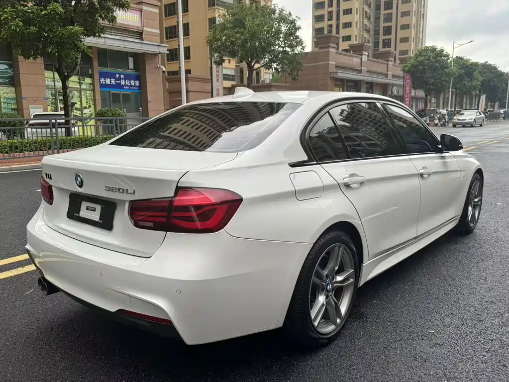 BMW 3 Series 2019 — фото 6
