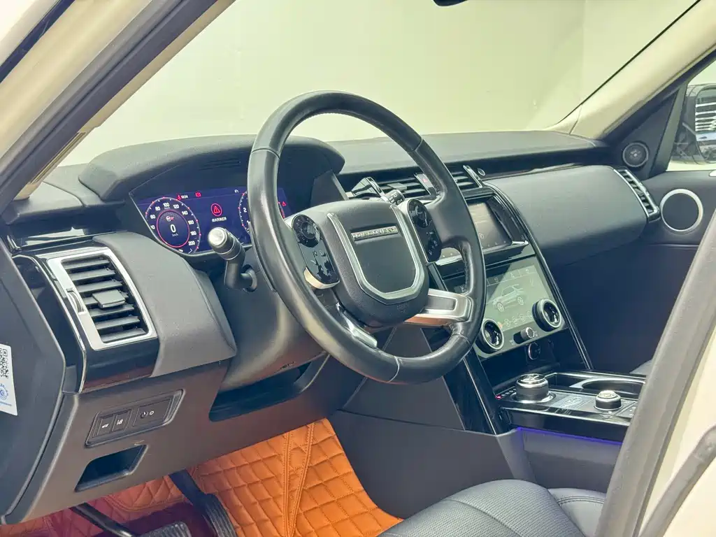 Land Rover Discovery 2018 — фото 15