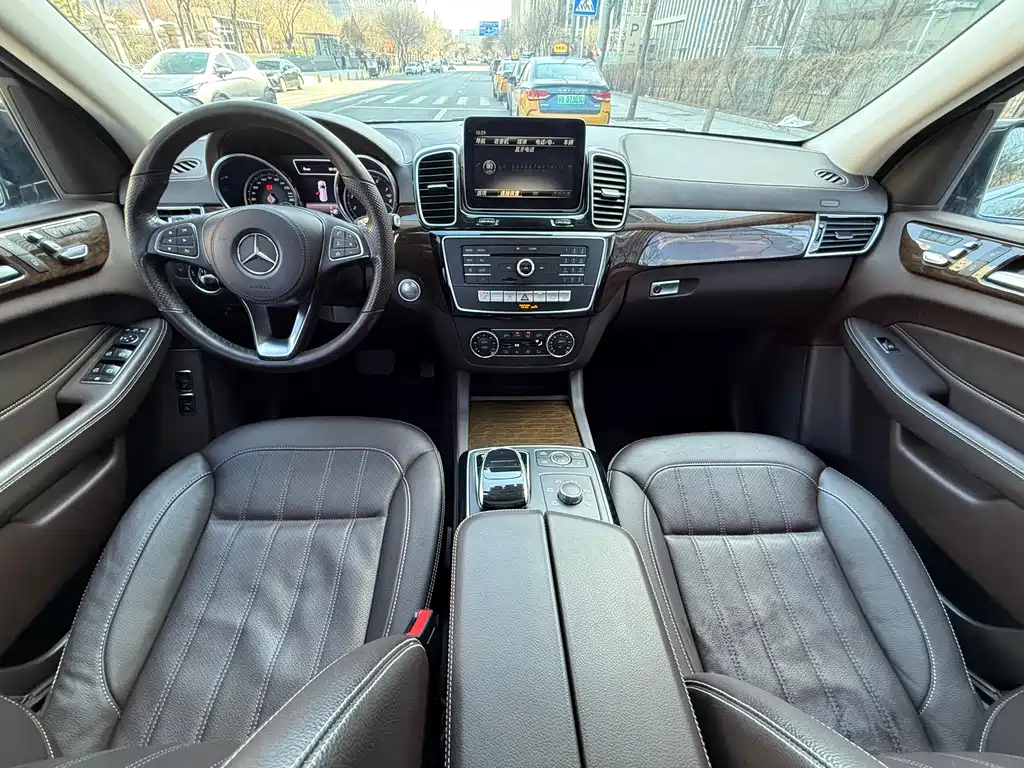 Mercedes-Benz GLS 2018 — фото 18