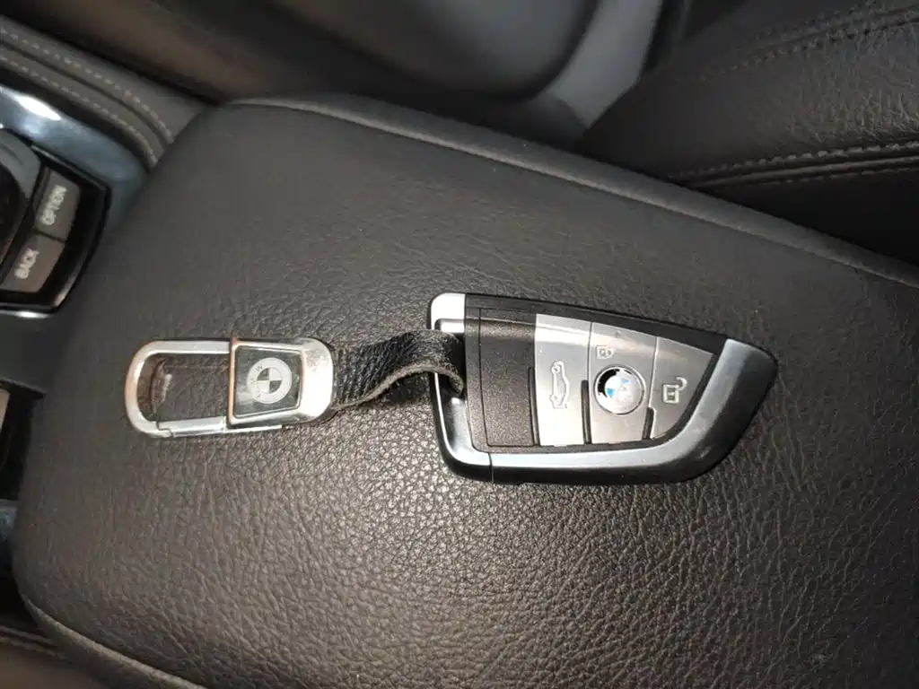 BMW 1 Series 2018 — фото 9