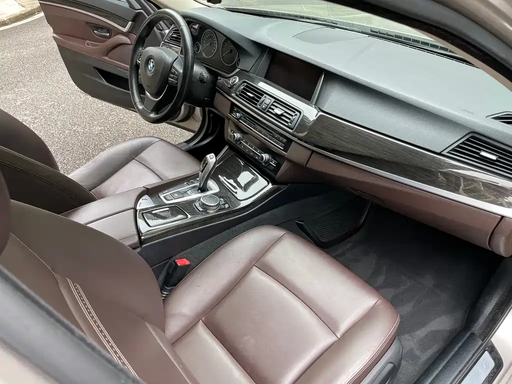 BMW 5 Series 2015 — фото 14