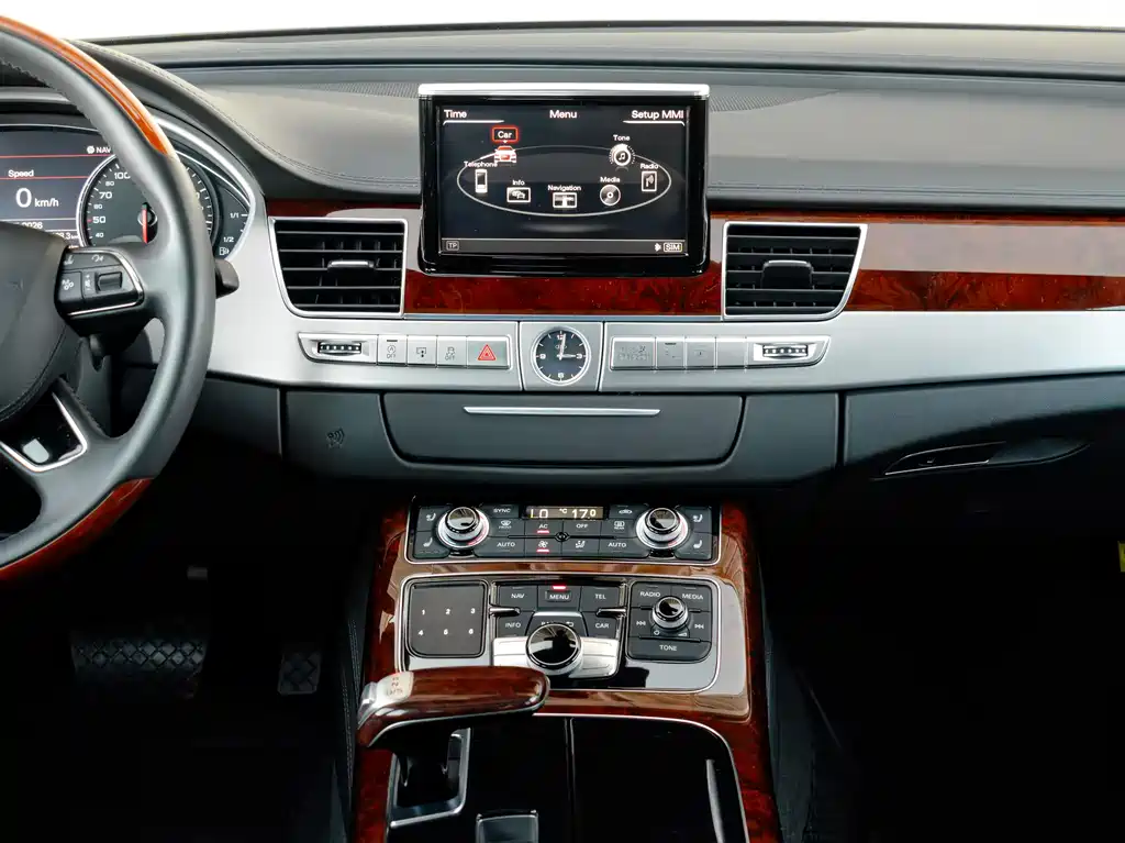 Audi A8 2012 — фото 14